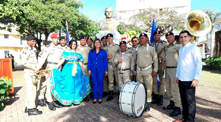 ofrendas-florales-republica-dominicana-ruben-dario